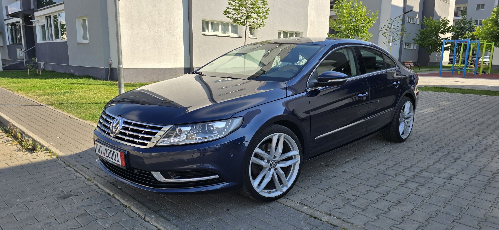 Volkswagen Passat CC 2.0 TDI 177 CP

Bi-Xenon + LED
Dubluclimatronic
N