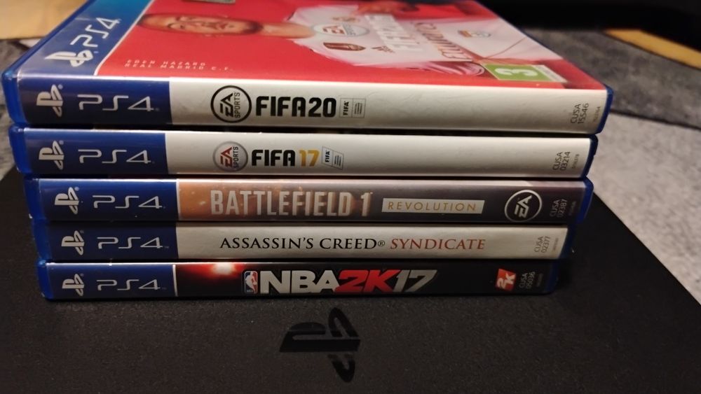 Consolă PS4 Slim 500GB + 2 controllere + 5 jocuri