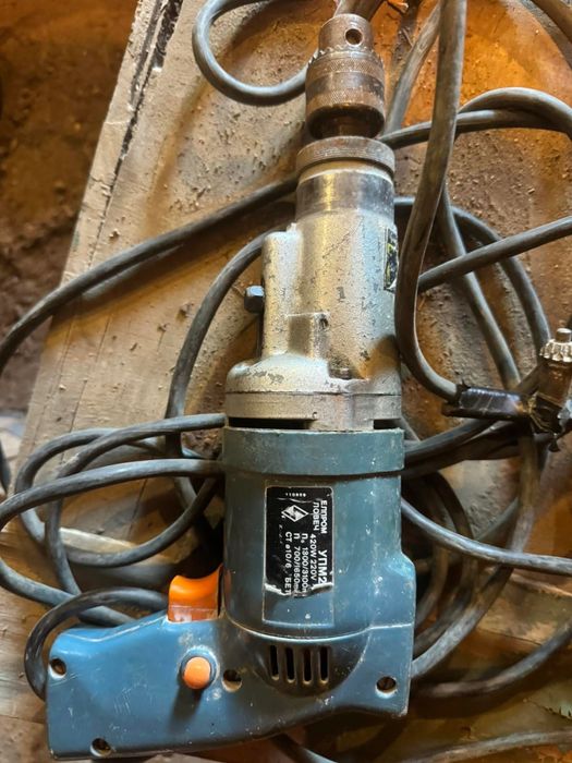 Стара ударна бормашина елтос с гумиран кабел