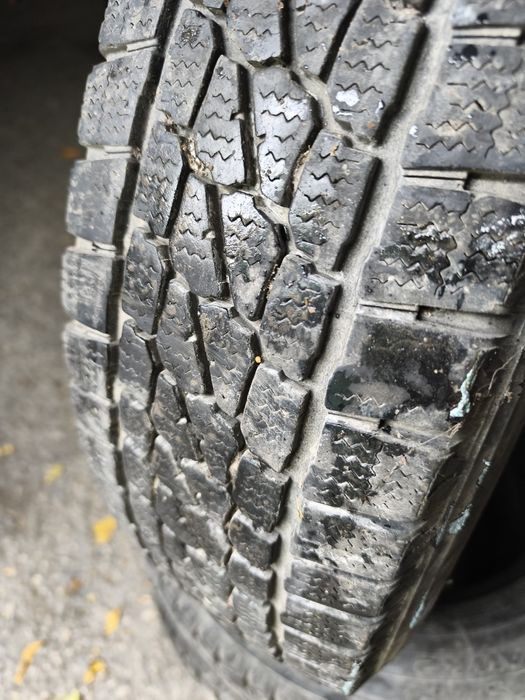 Продавам все сезонни гуми за бус 205/75 R16 C