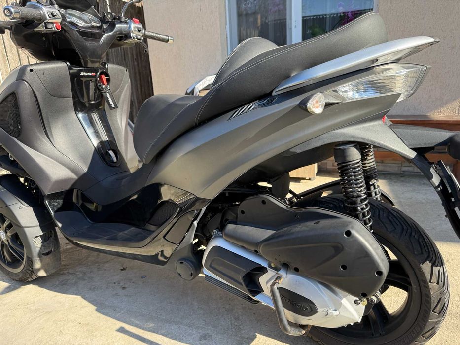 Piaggio MP3 300 LT - 2016- 16.000 km Accesorii & Piese revizie Incluse