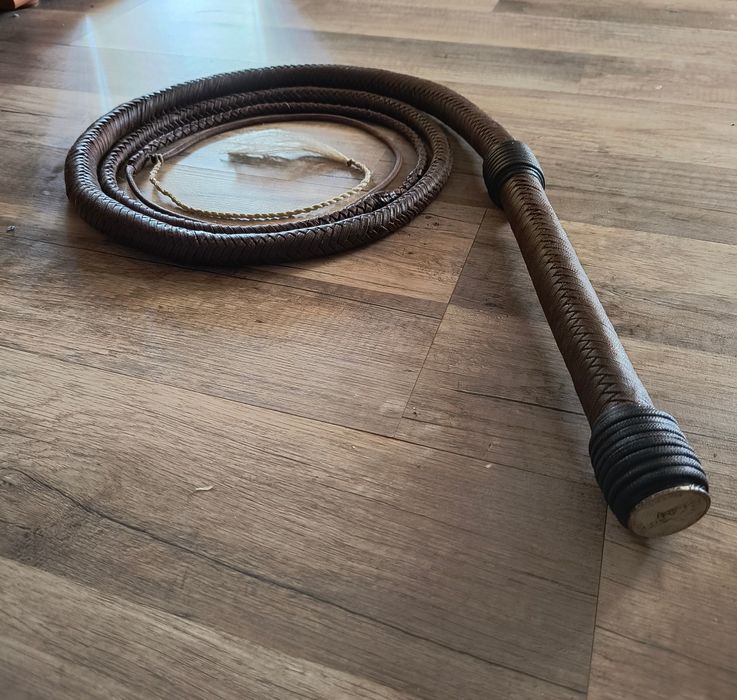 Bici Bullwhip din paracord parafinat