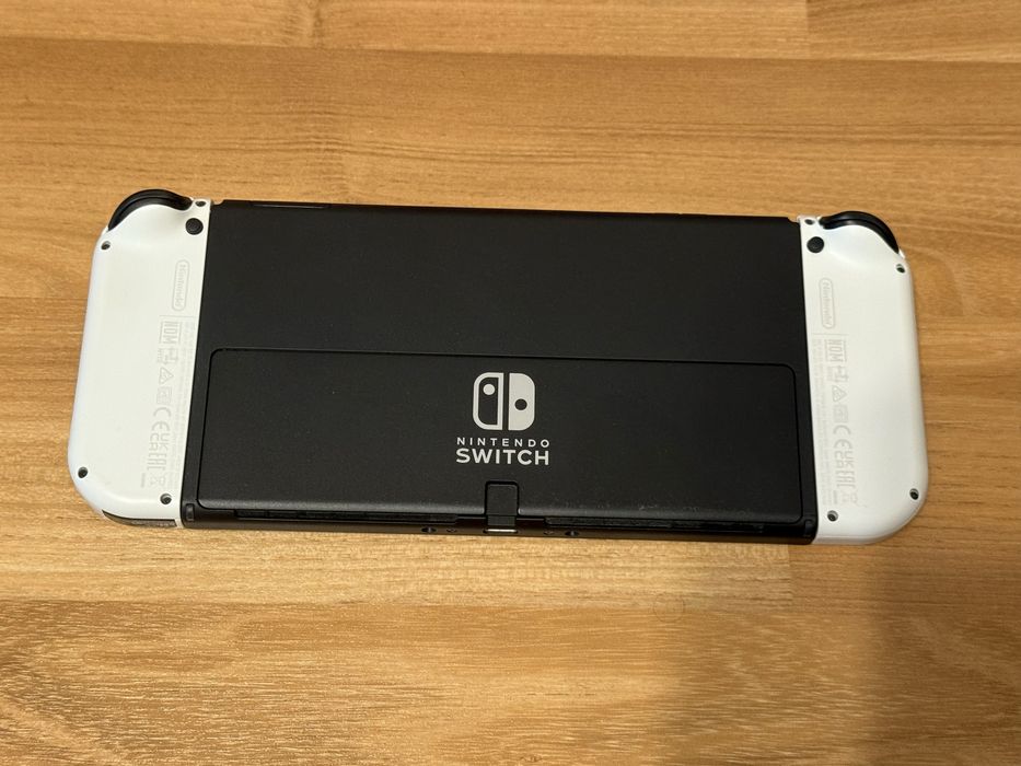 Nintendo switch OLED с подарък игри