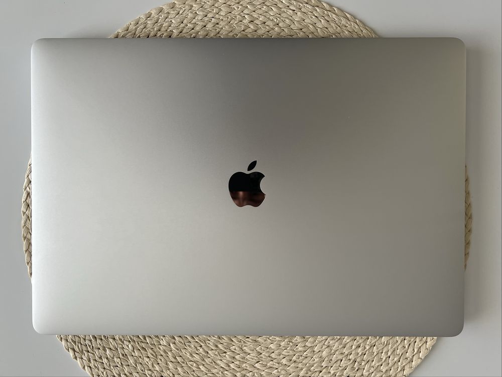 Apple Macbook Pro 16”
