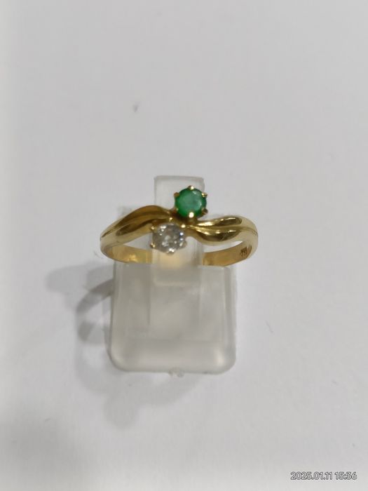 Vind inel din aur 18kt cu diamant și smarald