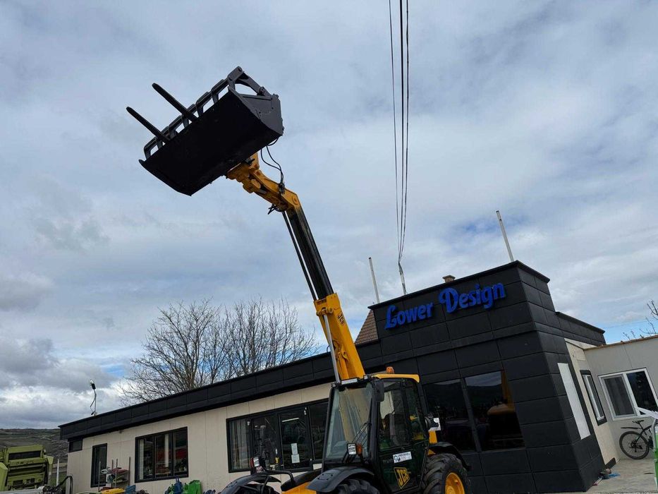 Incarcator telescopic marca JCB