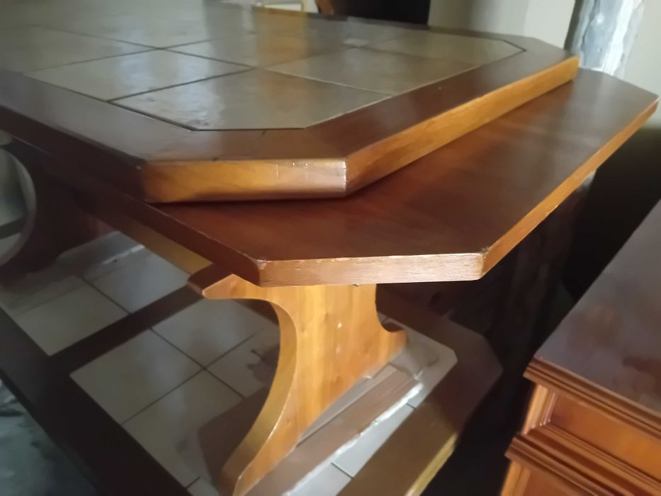 Vând două bucăti de mese