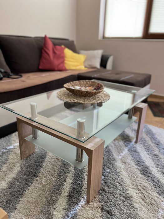 Стъклена холна маса