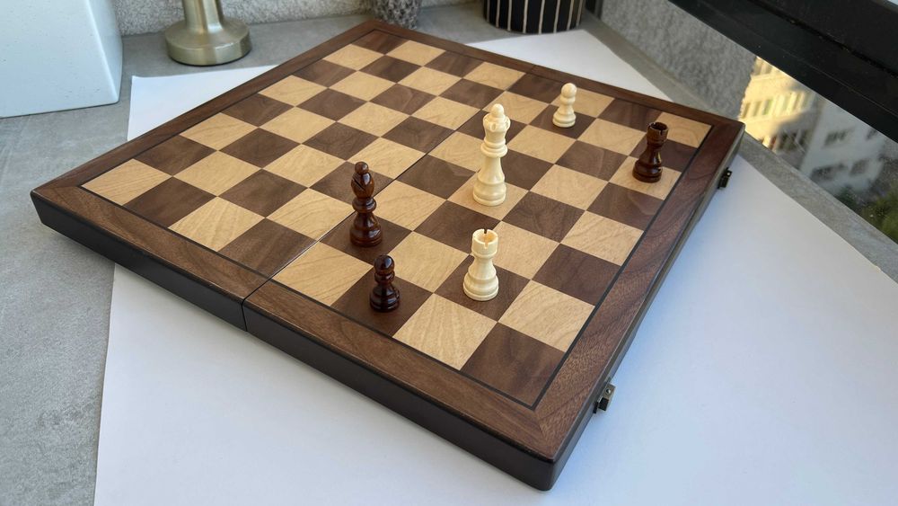 Tabla de sah magnetica pliabila si portabila din lemn