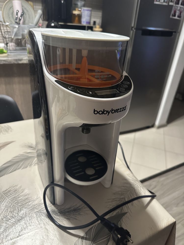 Vând Baby Brezza