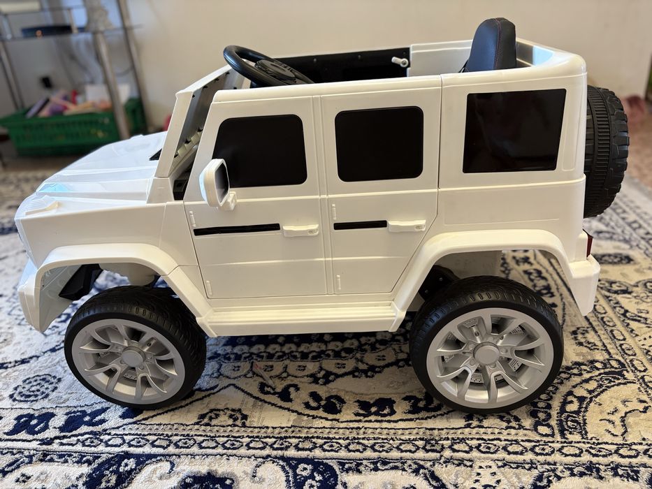 Детская машина (электромобиль)