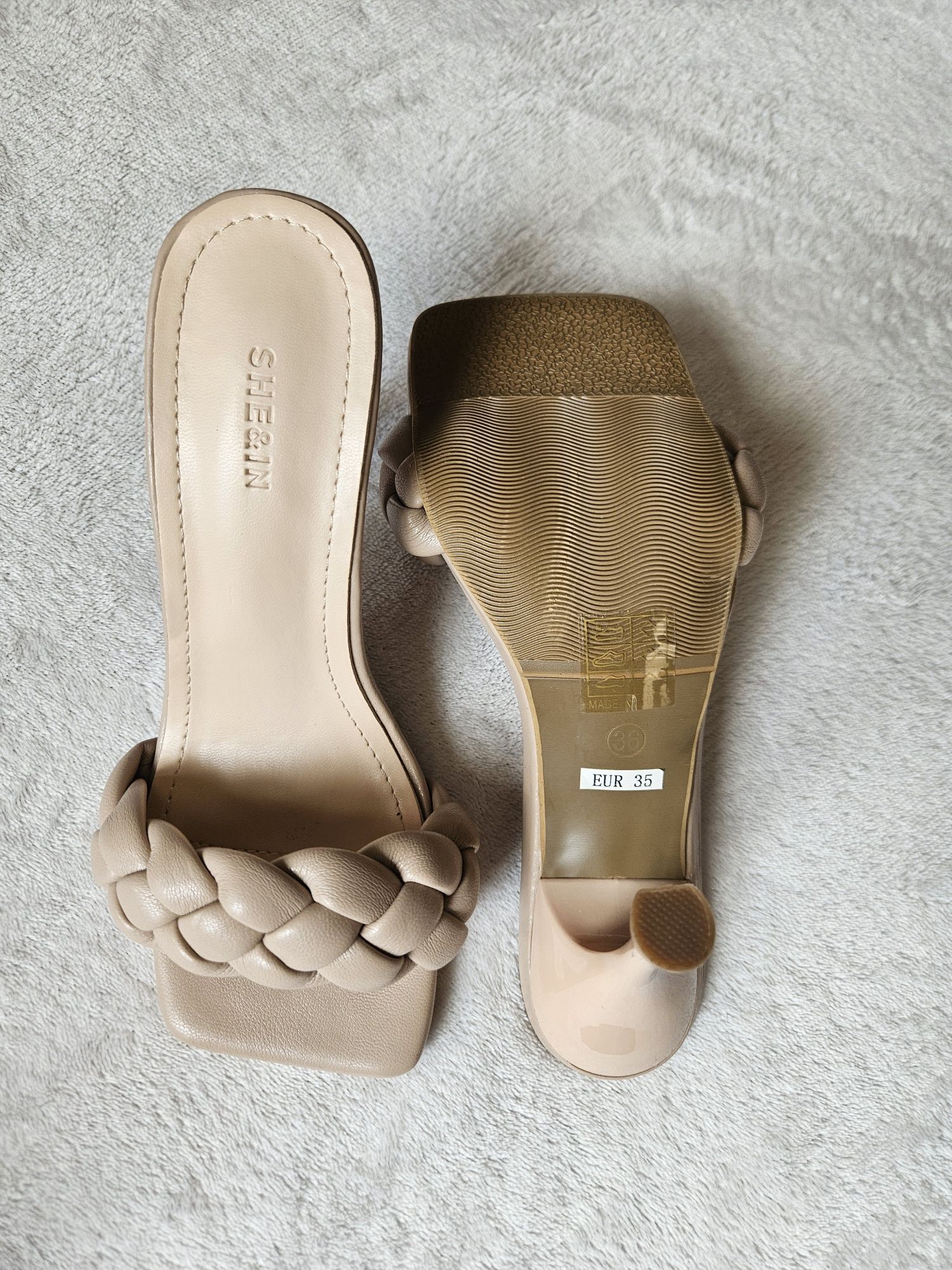 Комплект дамски бежови сандали(чехли) с ток+чанта
