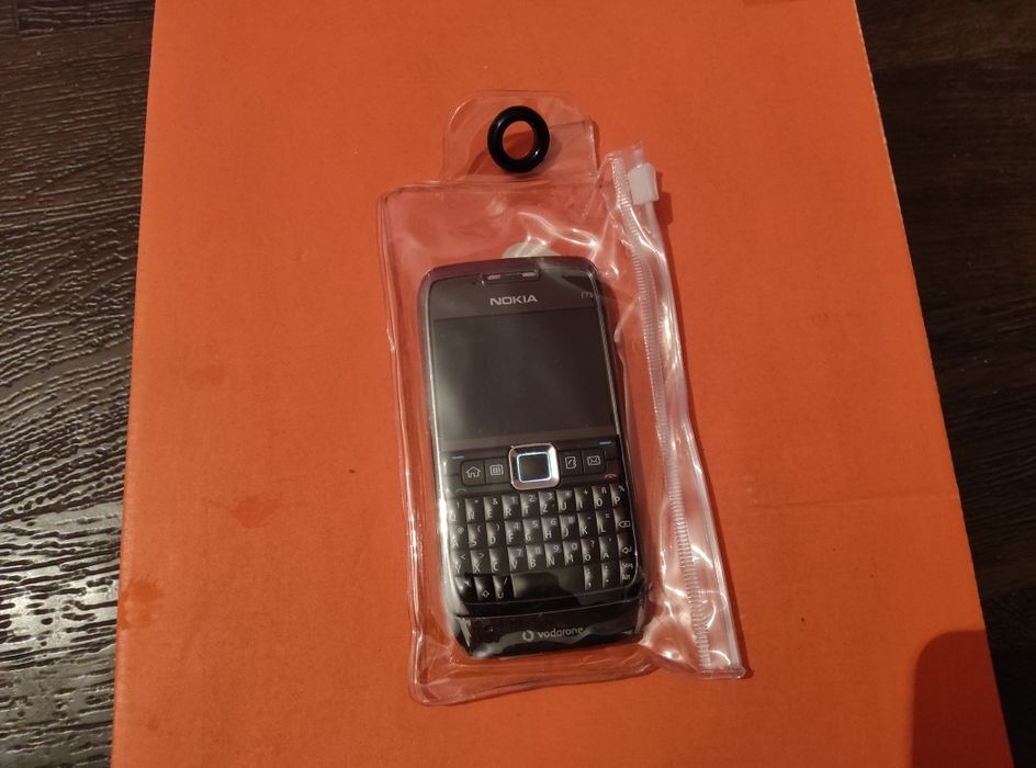 Телефон NOKIA E71