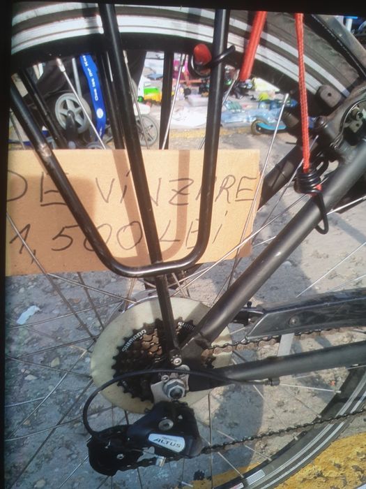 Bicicleta electrica mifa roti pe 28 este din aluminiu