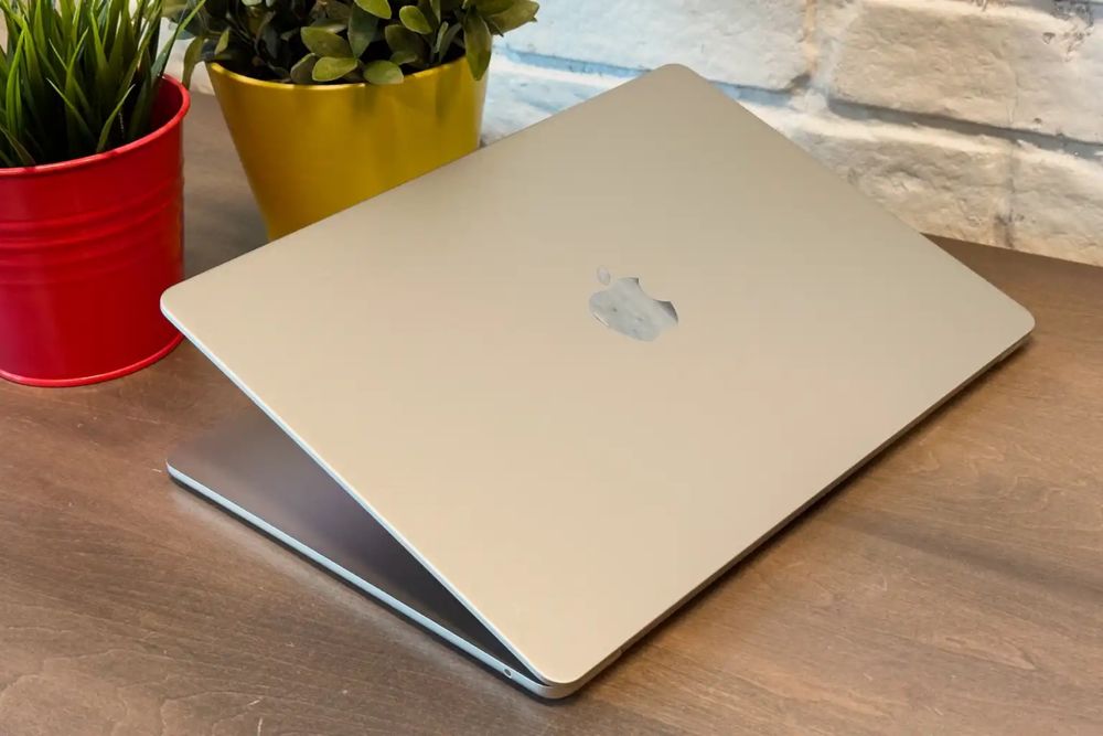 Macbook air m3 2024 года, память 8/256, 10 циклов перезарядки