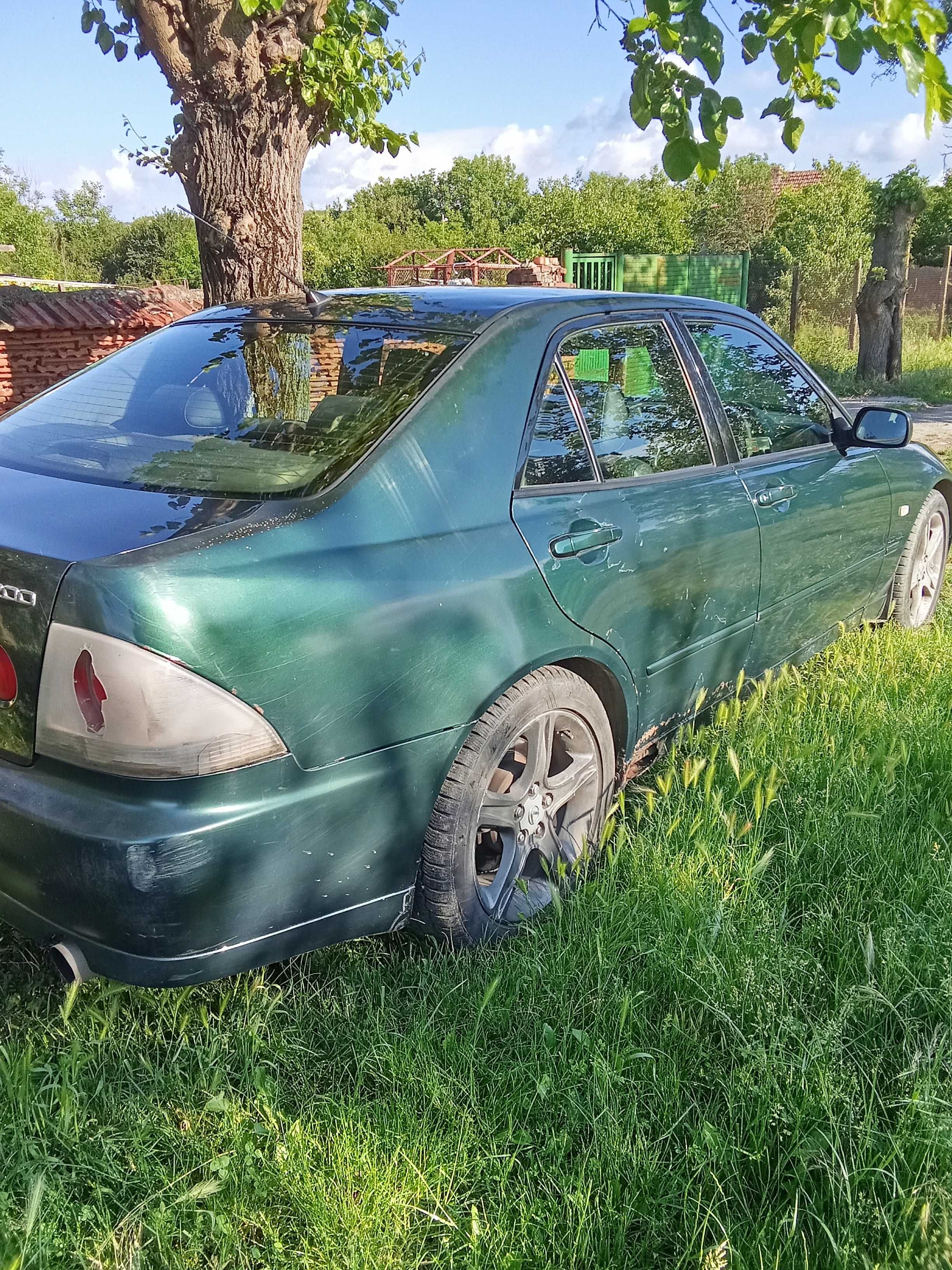 Lexus is200 бензин газ 155кс.