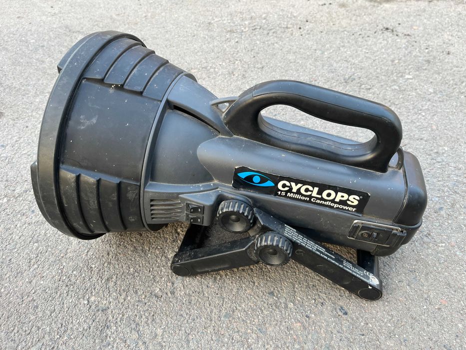 Мощный фонарик Cyclops ИЛИ МЕНЯЮ