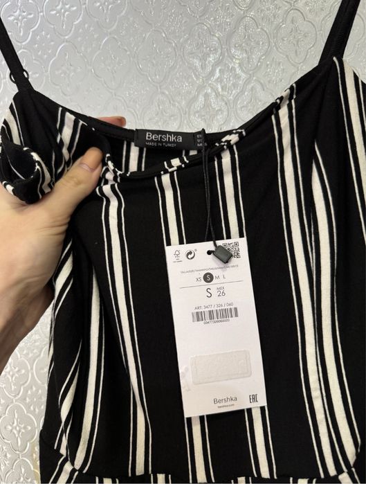 Salopetă Bershka cu etichetă