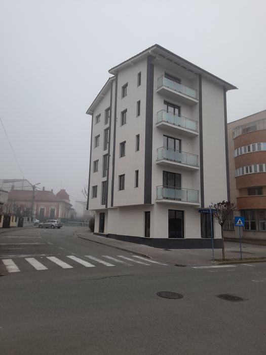 Închiriez apartament ultracentral!