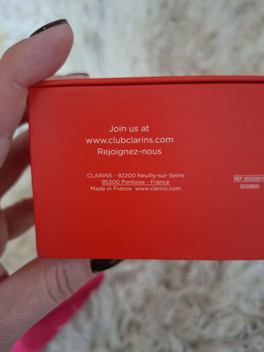 Cutie originală pentru calendar advent Clarins cu 12 cutiuțe