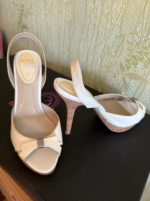 Продам босоножки