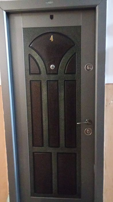 De vânzare ușa metalică de apartament