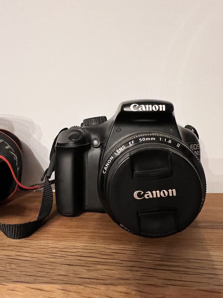 Canon 1100D cu obiectiv fix 1.8