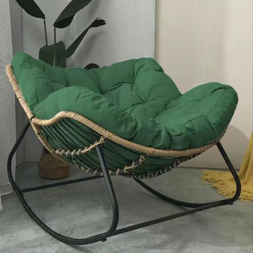 Кресло-качалка с подушкой