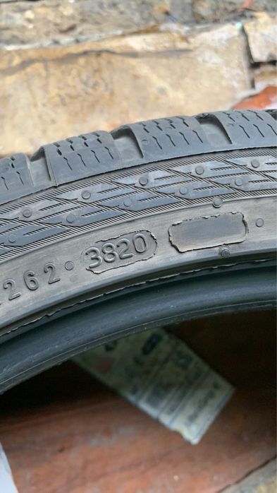 255/35/20 нокиан зимни