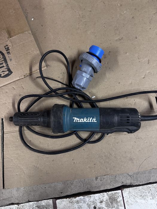 Прямая шлифовальная машина Makita GD0600