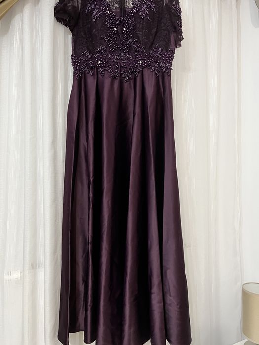 Rochie eleganta Mărimea 42  Trimit prin curier cu plata in cont  Pret