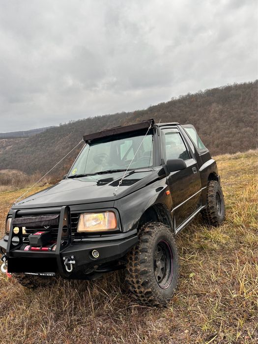 Vând Suzuki Vitara.