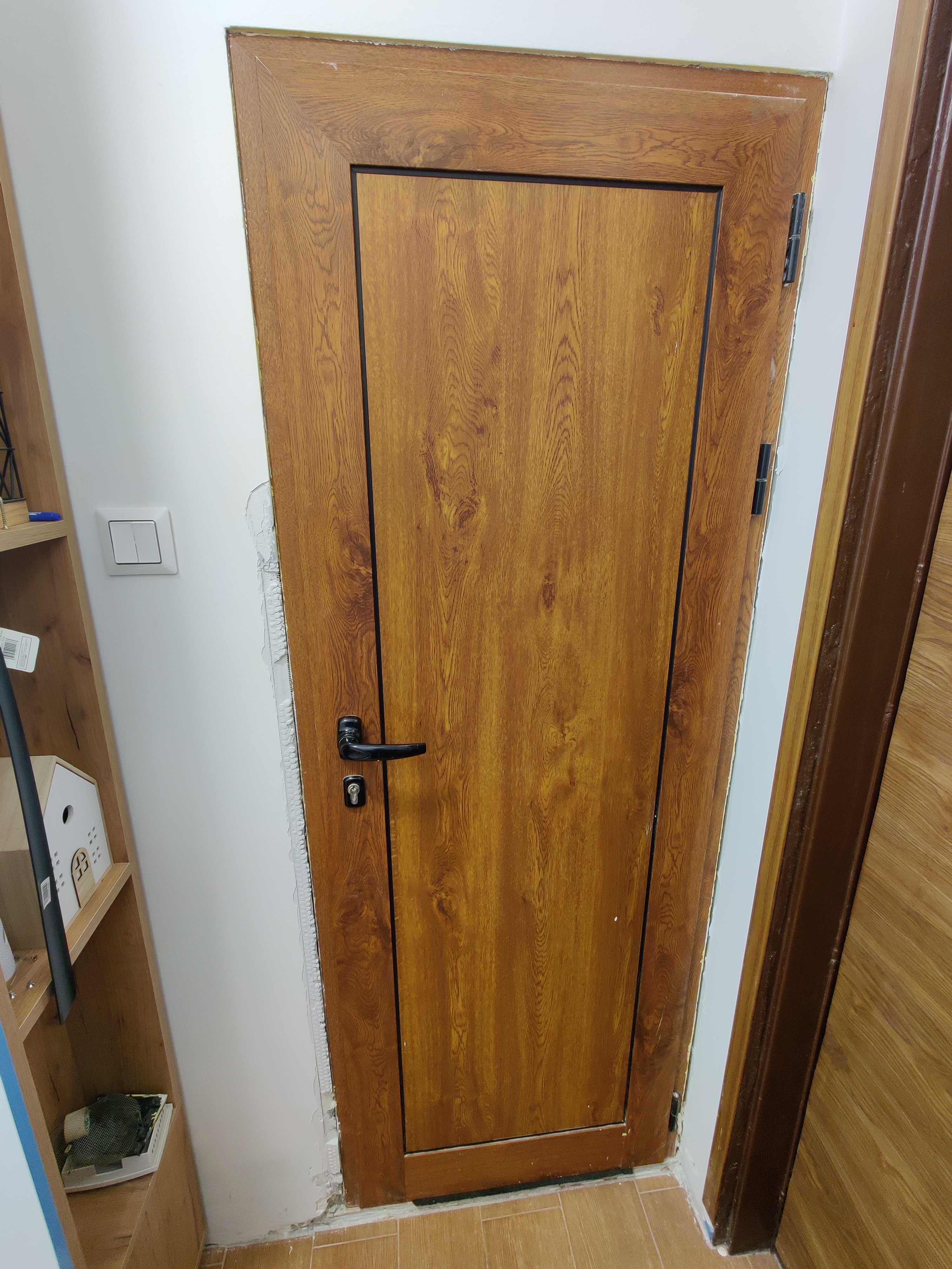 Продавам висококачествени алуминиеви интериорни врати "Златен дъб"