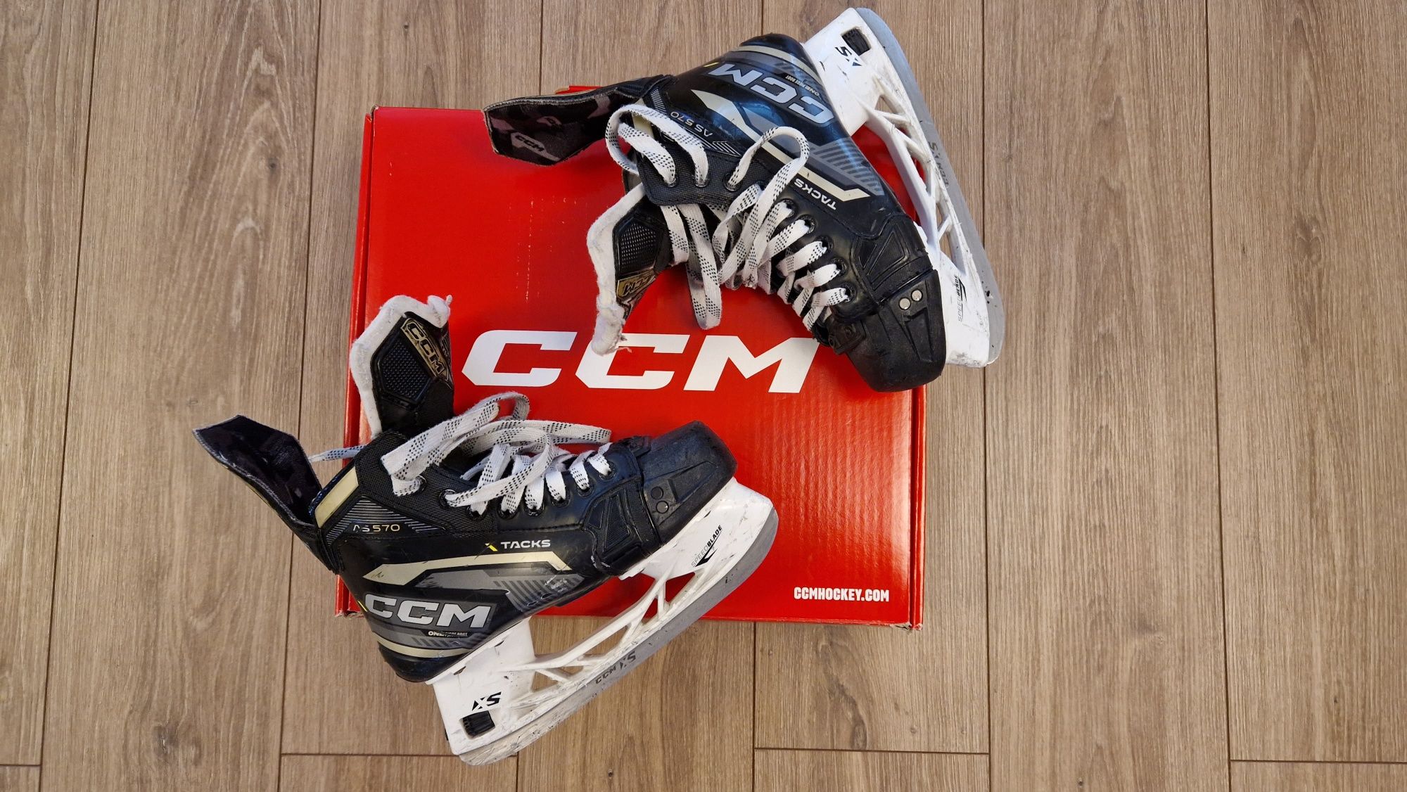 Patine hockey CCM AS570, marimea 38 (4,5)