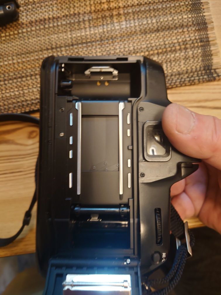 SLR Nikon F70 functional