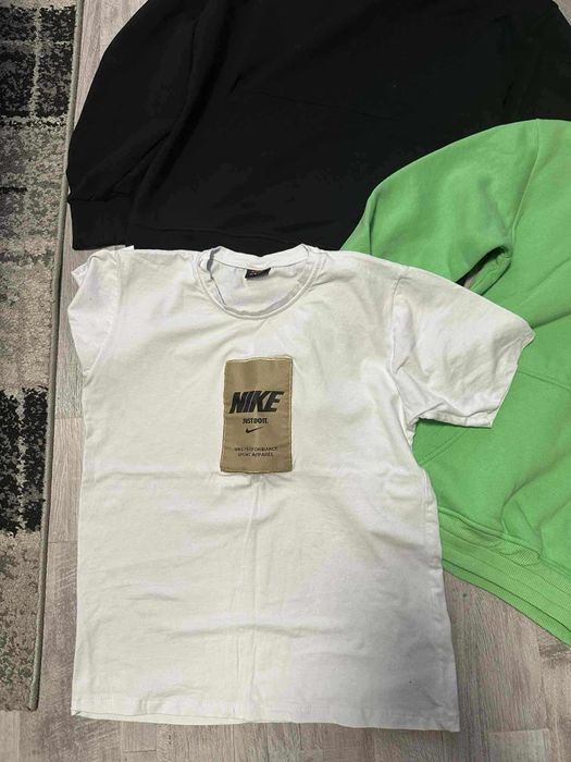 Две худита и тениска найк