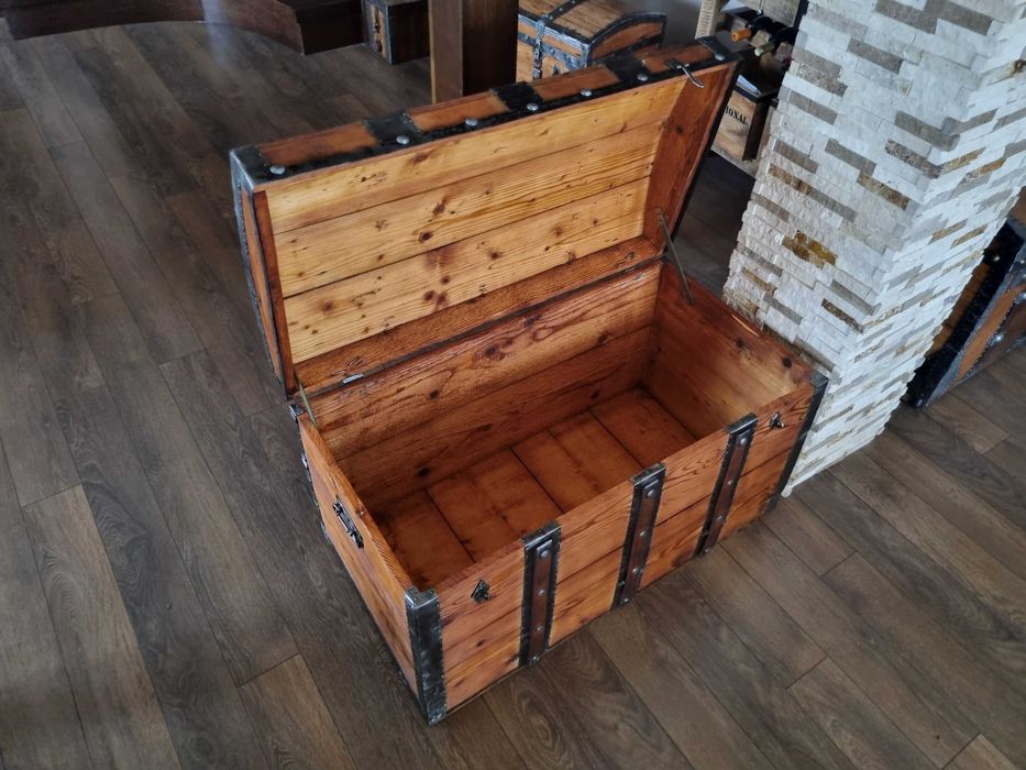 Стар дървен сандък/ракла/скрин