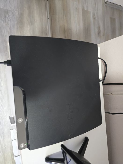 vând ps 3 modat 50 jocuri