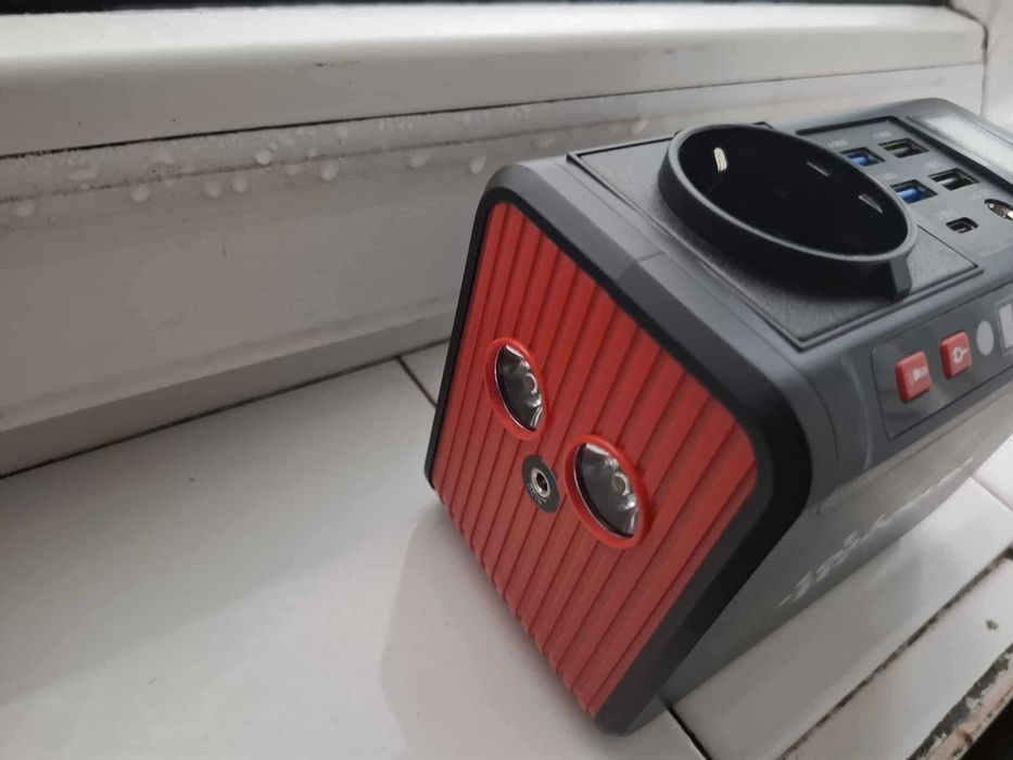 Vând panou solar portabil cu baterie