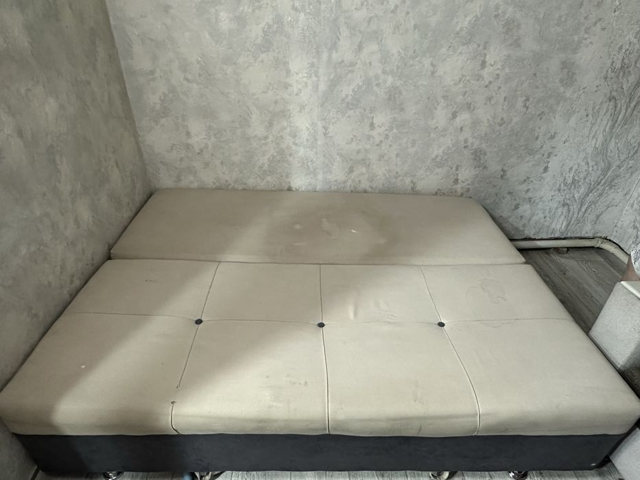 Продам диван в нормальном состоянии