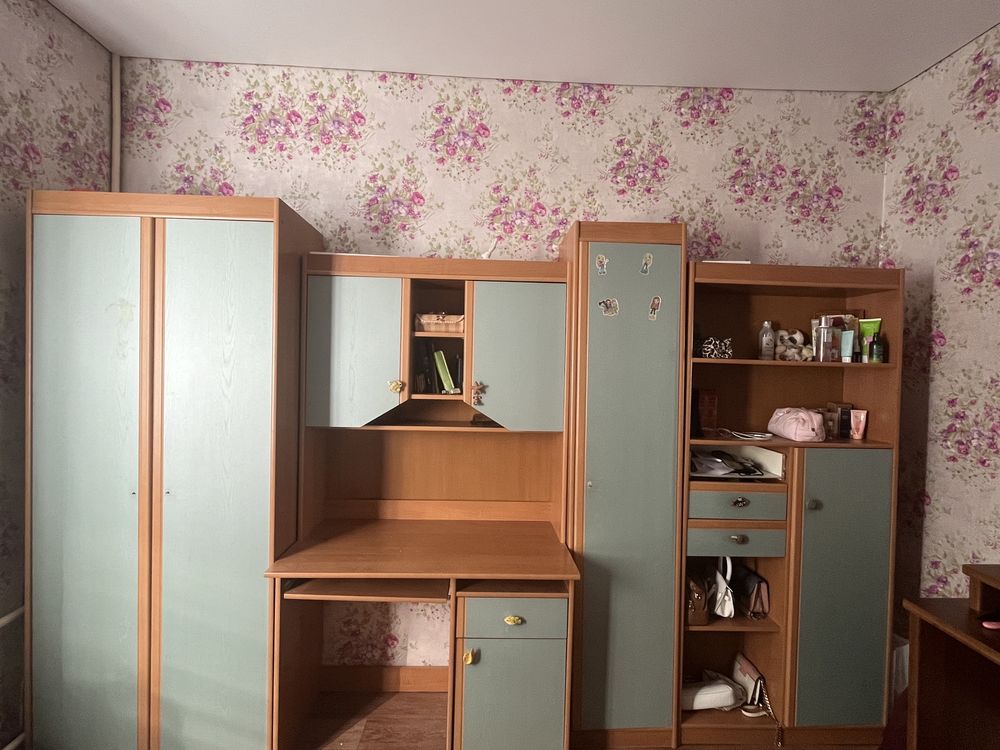 Стенка в комнату