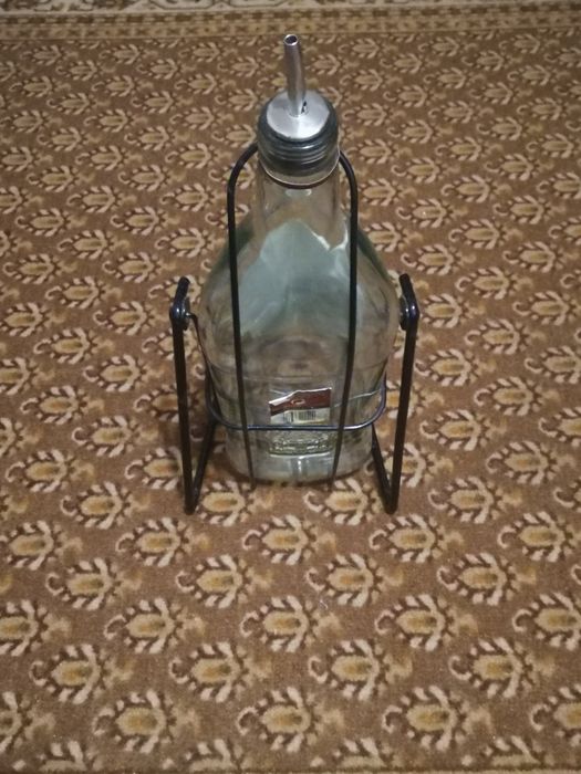 Suport și sticla Whisky