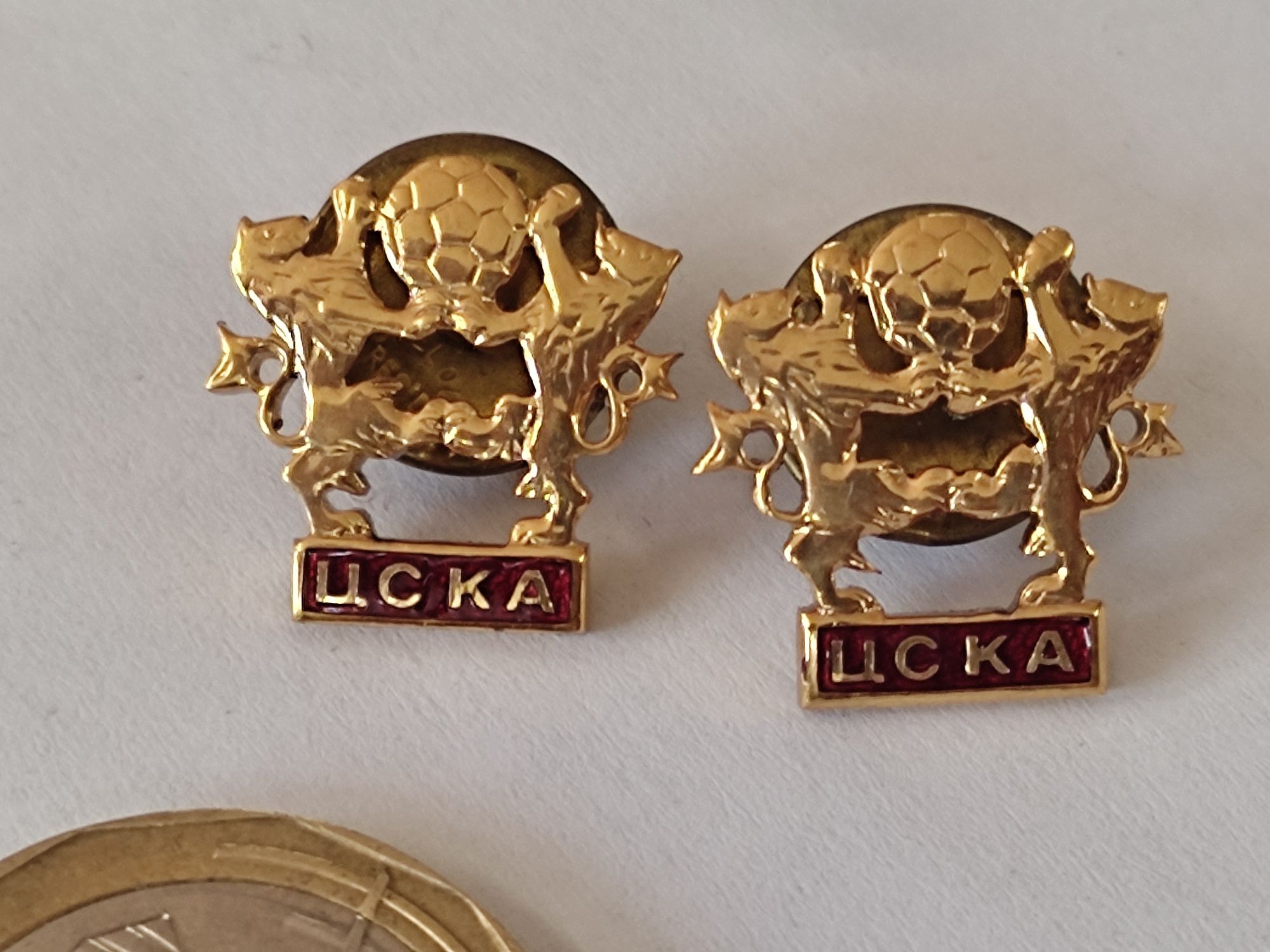 Стара футболна значка ЦСКА два броя