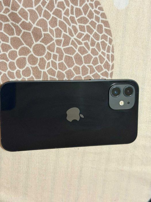 Vand iPhone 12 negru 64gb