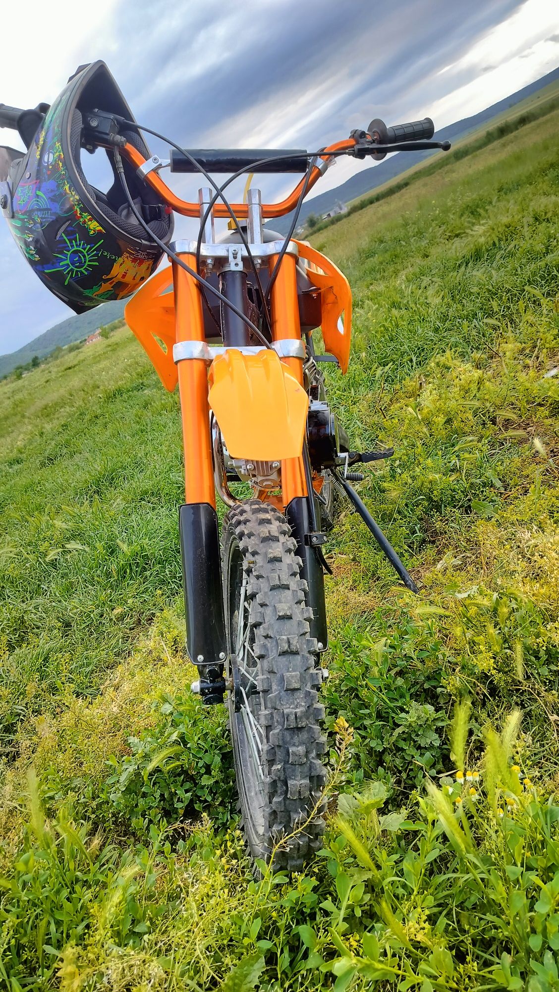 Vând cross 125 aproape nou