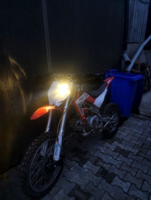 Cross 125cc 4T  .