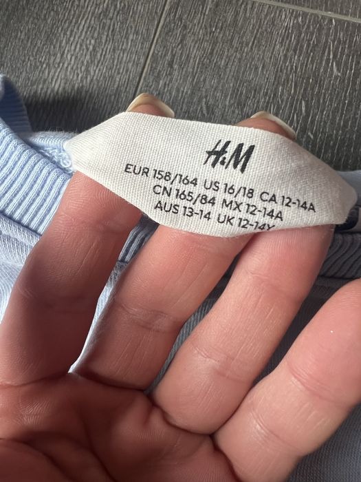 Дамска коледна блуза H&M xs размер-20 лв