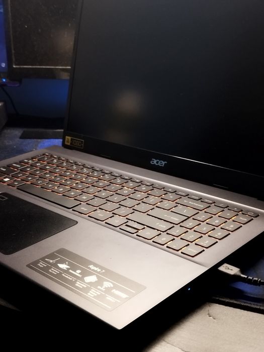 laptop gaming acer aspire 7 + mouse cadou