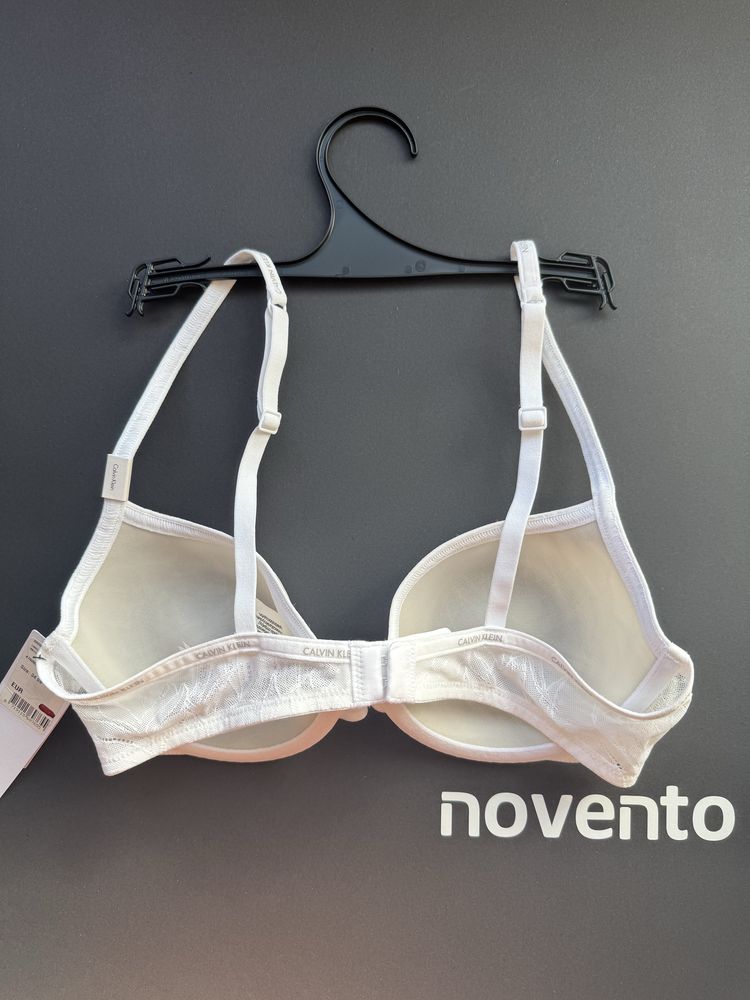 Сутиени Calvin Klein в бяло /70С, 75B, 85В/
