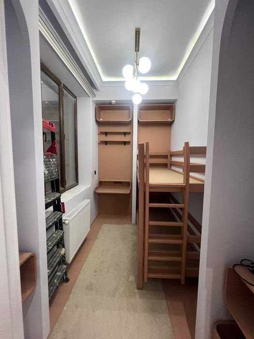 Aeraport hududida kvartira zudlik bilan sotiladi!